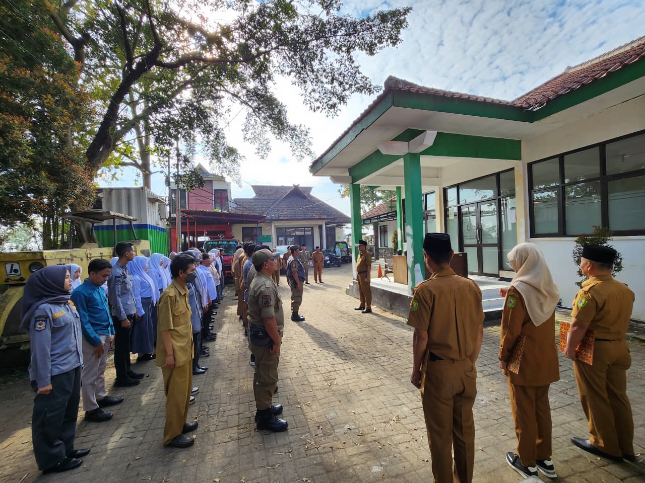 giat-apel-pagi-di-lingkungan-kecamatan-majalaya-dipimpin-oleh-bapak-sekretaris-kecamatan-majalaya